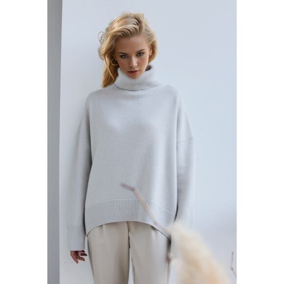 Effortless Turtleneck Sweater - Picture 3 of 4